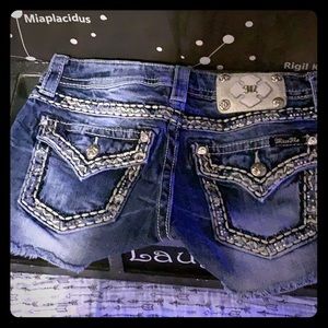 Miss me shorts size 26. Never worn!!!!!